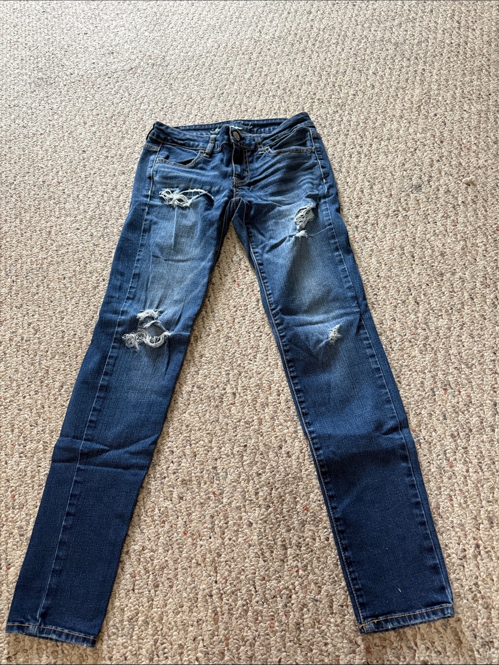 American eagle Ripped skinny jeans